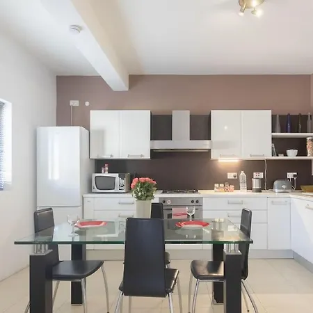 Lejlighed Smart Cosy - 10 Mins Walk From The Beach Is-Swieqi