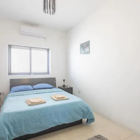 Apartment Smart Cosy - 10 Mins Walk From The Beach